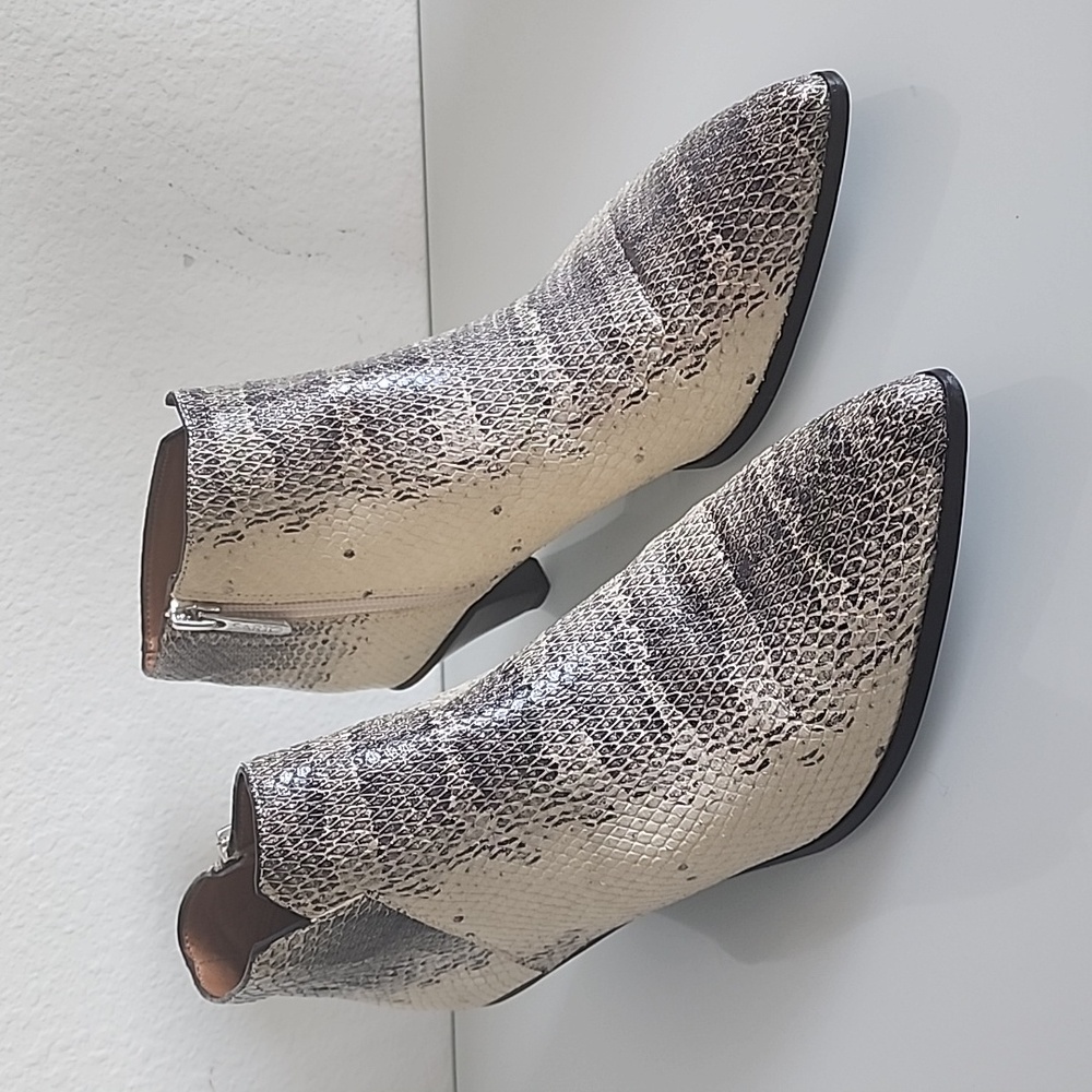 Franco Sorto Snakeskin ptint Spectra Booties. Size 7.5 $30